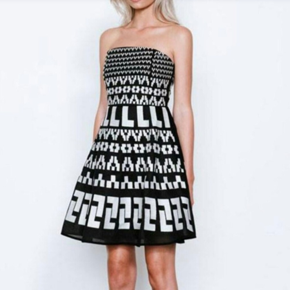 Elliatt Escape Geometric Print Strapless Dress - Picture 1 of 7